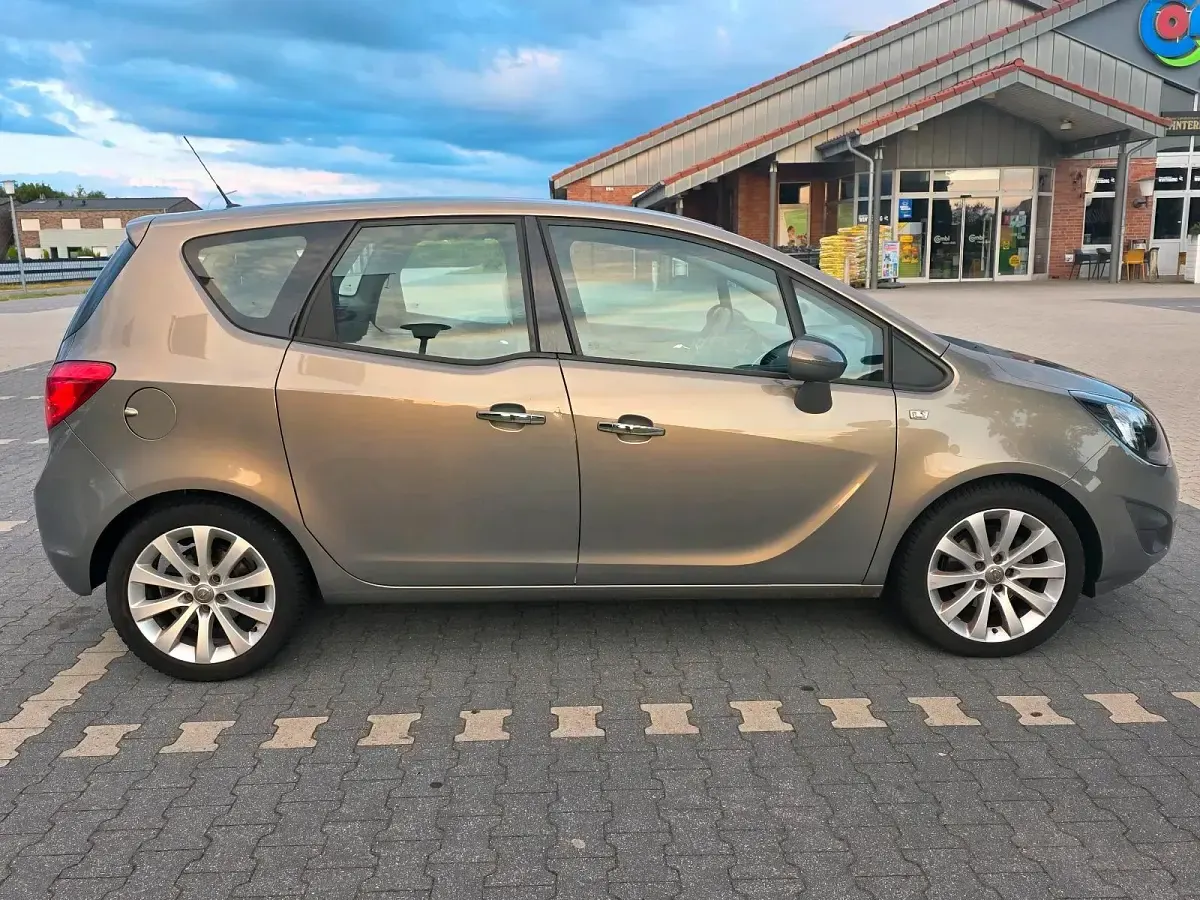 Gebraucht Opel Meriva 125 PS (91 kW) 2012 Braun Van / Kleinbus