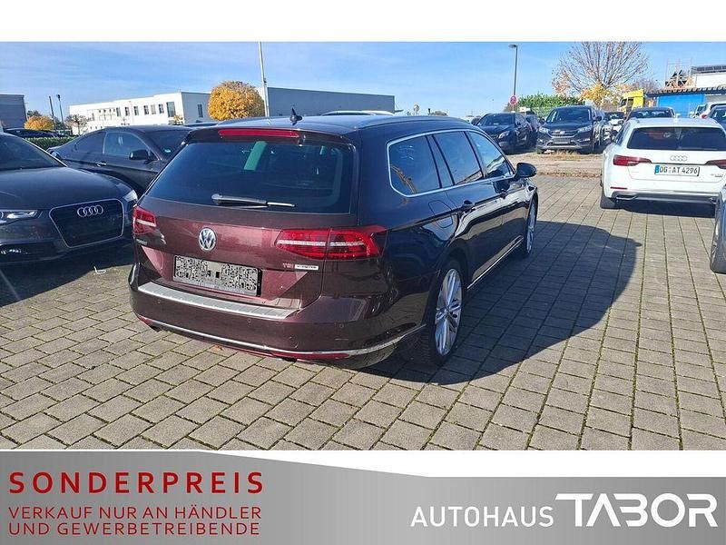 Gebraucht VW Passat Highline 179 PS (131 kW) 2015 Crimson red metallic Kombi