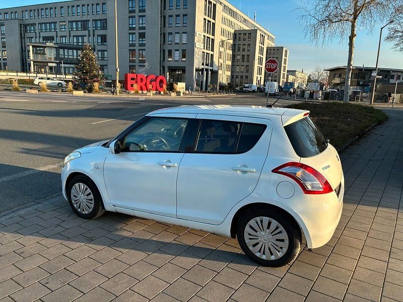Gebraucht Suzuki Swift Club 94 PS (69 kW) 2011 Weiß Kleinwagen