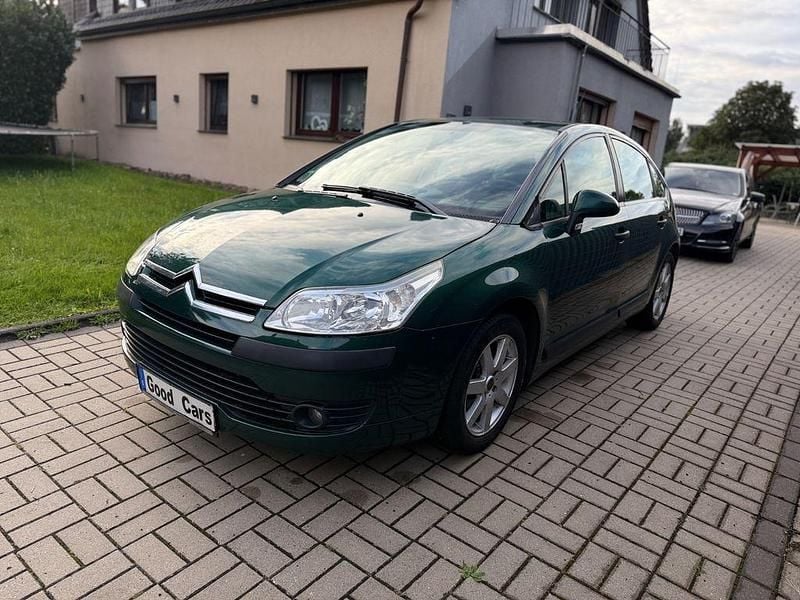 Grün Gebraucht 2006 Citroën C4 Limousine | 1.499 € (Fairer Preis) - Bild 1/4