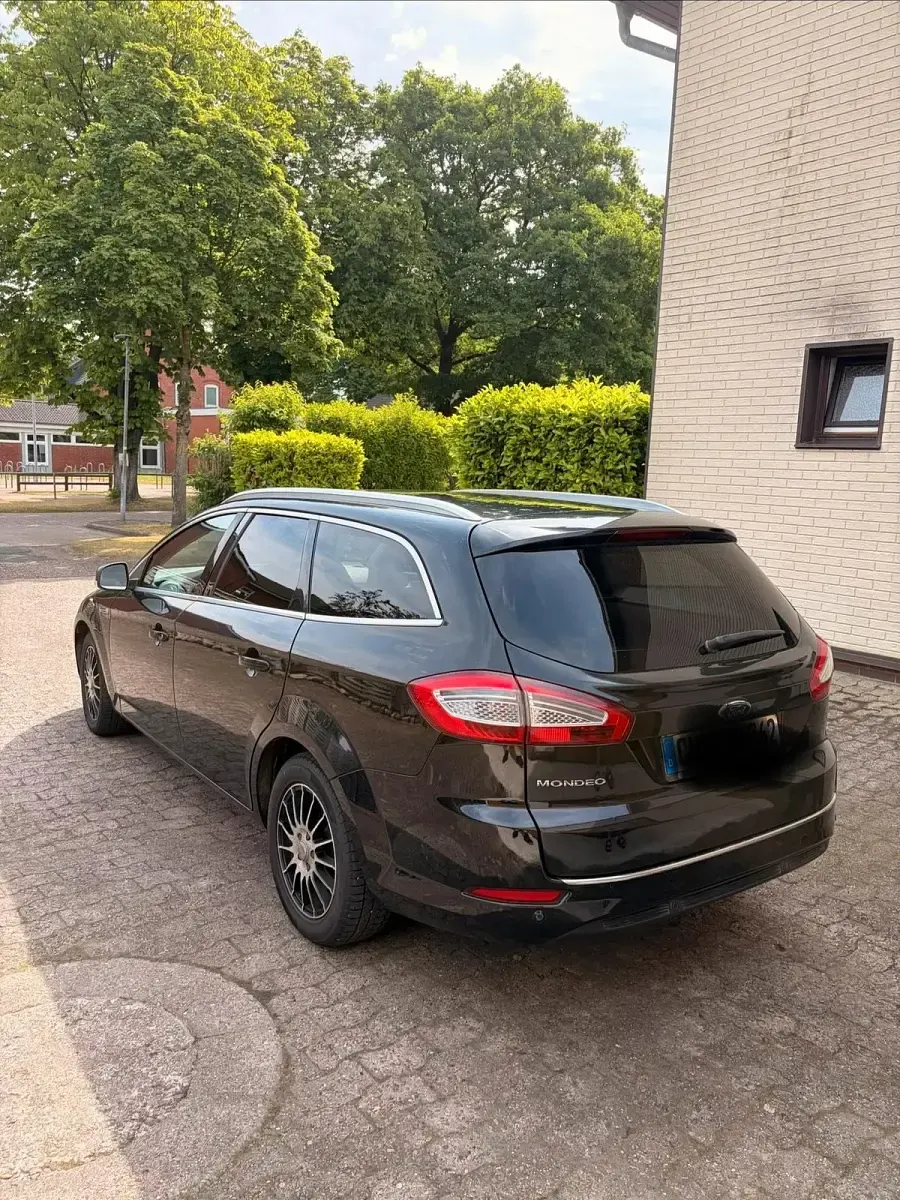 Gebraucht Ford Mondeo 163 PS (119 kW) 2012 Schwarz Kombi