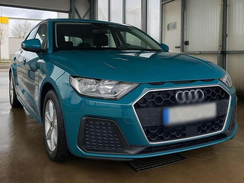 Grün Gebraucht 2020 Audi A1 Sportback Kleinwagen | 16.500 € (Teuer) - Bild 1/4