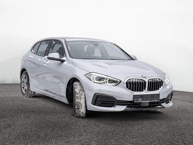 Gebraucht BMW 118 Advantage 136 PS (100 kW) 2021 Glaciersilber Kleinwagen