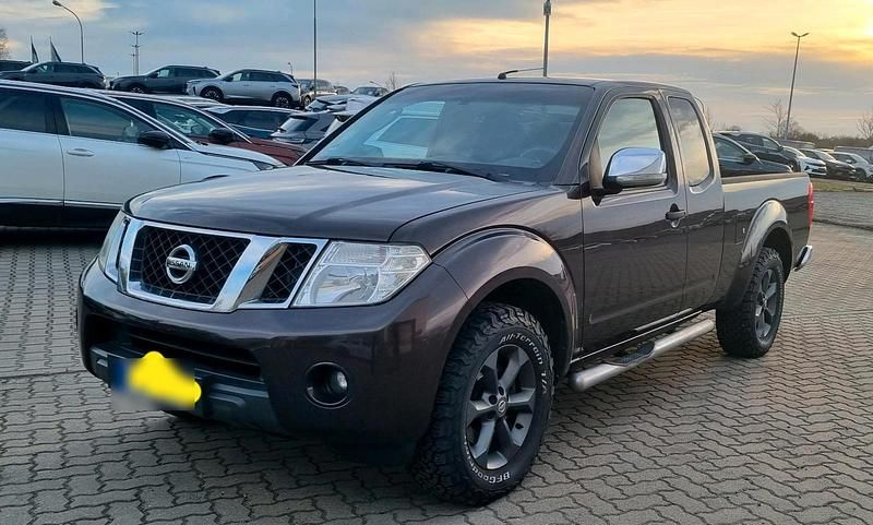 Gebraucht Nissan Navara 190 PS (139 kW) 2010 Braun Pickup
