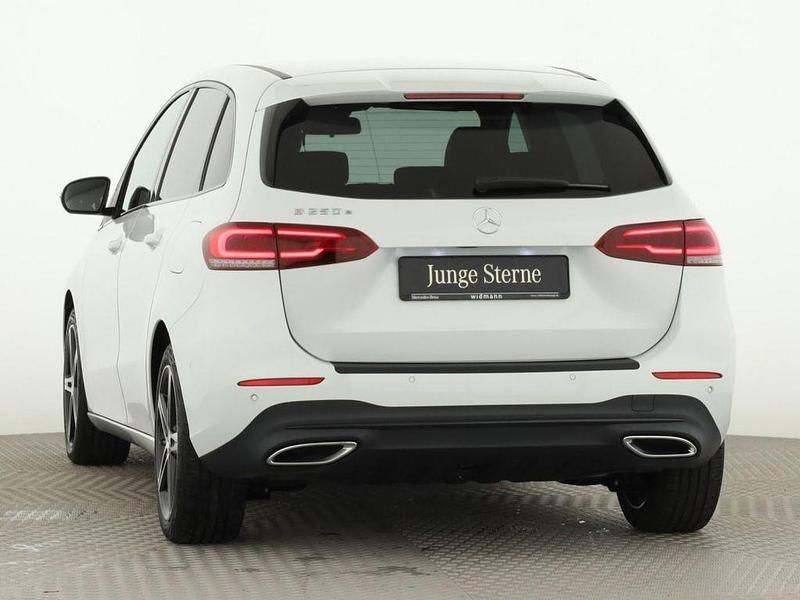 Gebraucht Mercedes B250e Progressive 218 PS (160 kW) 2022 Weiß Van / Kleinbus