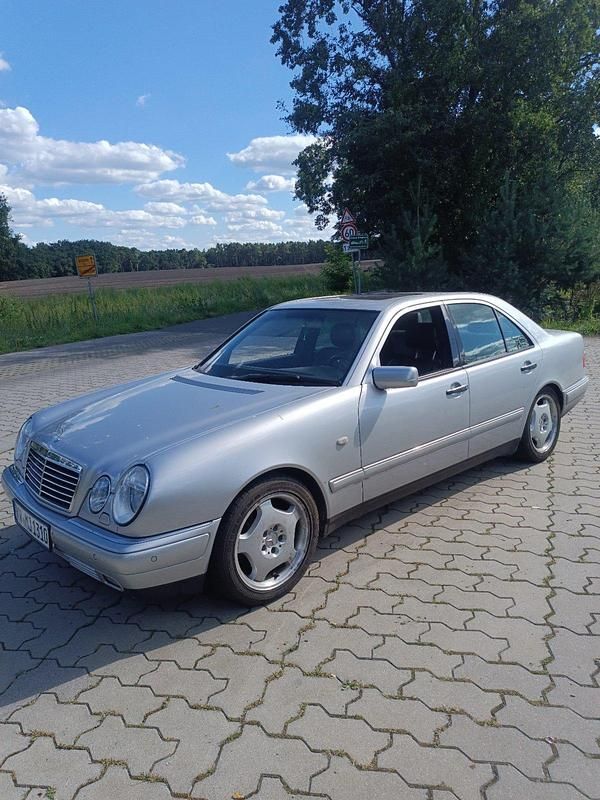 Gebraucht Mercedes E430 279 PS (205 kW) 1997 Silber Limousine