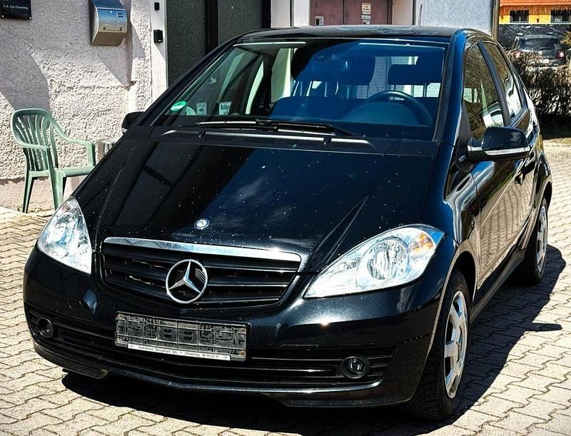 Kosmosschwarz metalliclack Gebraucht 2009 Mercedes A160 Limousine | 2.500 € (Teuer) - Bild 1/4