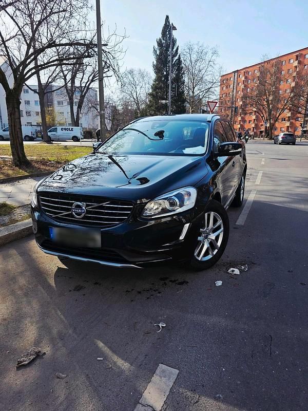 Second-hand Volvo XC60 220 CP (161 kW) 2017 Negru SUV
