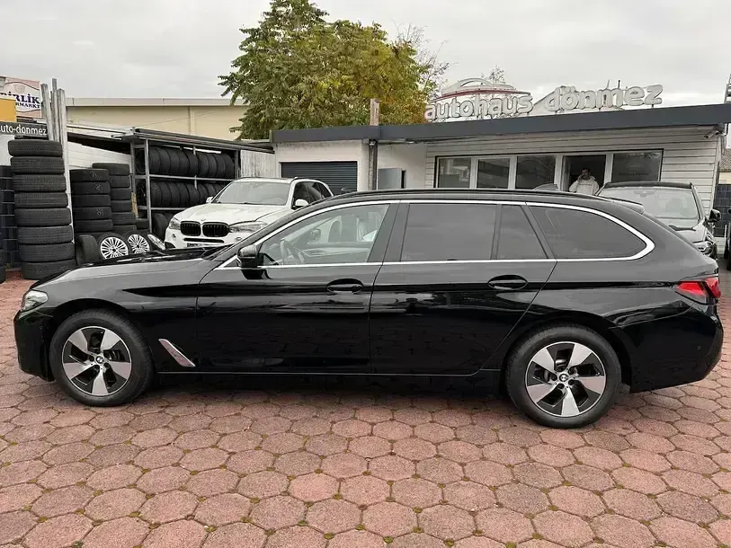 Gebraucht BMW 520 Sport Line 190 PS (139 kW) 2021 Schwarz ii/bonnet fluid black Kombi