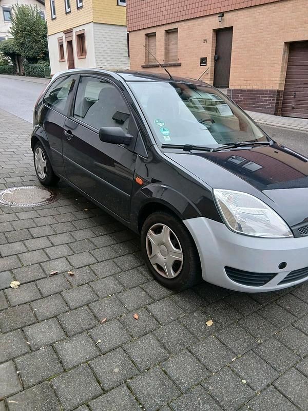 Blau Gebraucht 2004 Ford Focus Kleinwagen | 999 € (Fairer Preis) - Bild 1/4