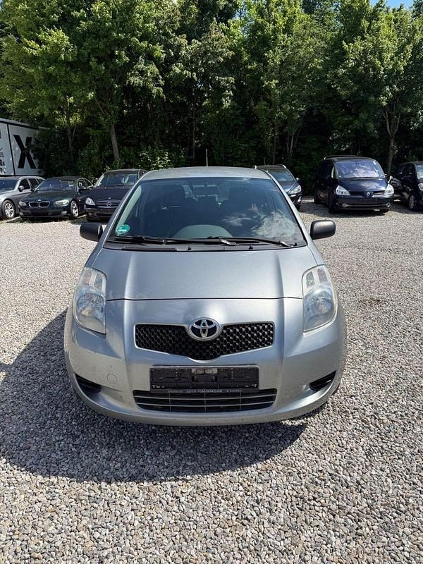 Silber Gebraucht 2007 Toyota Yaris Cool Kleinwagen | 850 € (Guter Preis) - Bild 1/4