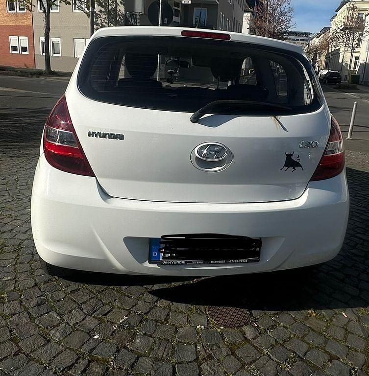 Gebraucht Hyundai i20 Edition 77 PS (56 kW) 2011 Weiß Kleinwagen