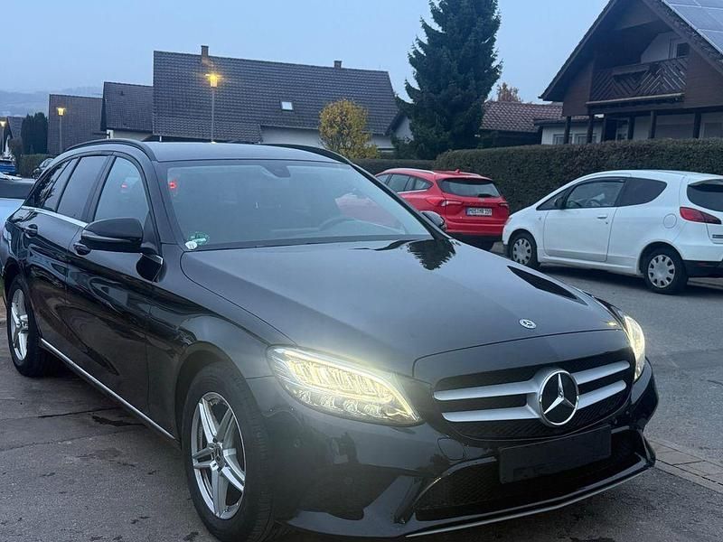 Schwarz Gebraucht 2020 Mercedes C200 Kombi | 16.999 € (Superpreis) - Bild 1/4