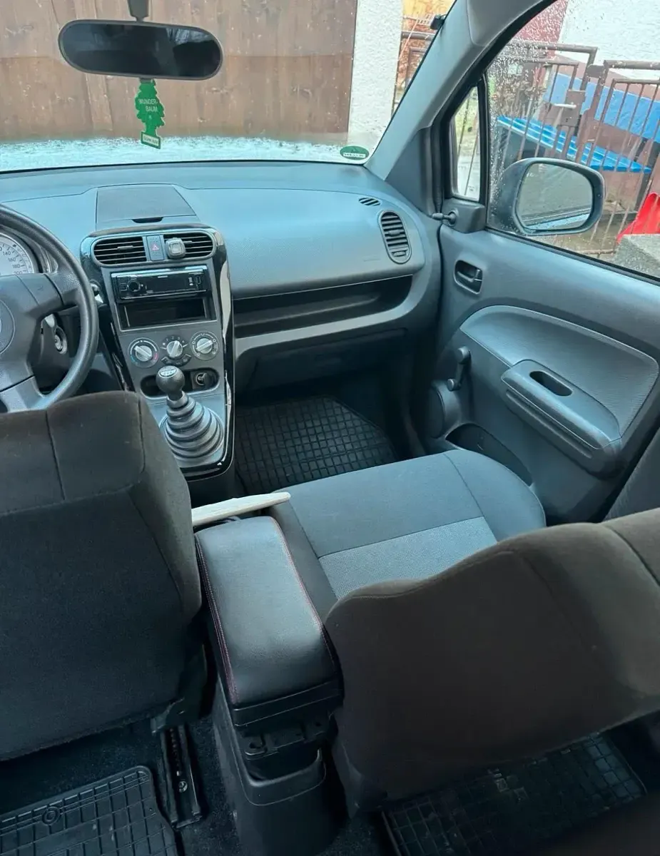 Gebraucht Suzuki Splash 68 PS (50 kW) 2011 Schwarz Kleinwagen