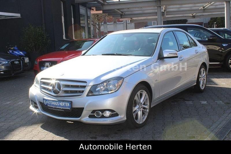 Silber Gebraucht 2011 Mercedes C180 Avantgarde Limousine | 10.990 € (Fairer Preis) - Bild 1/4