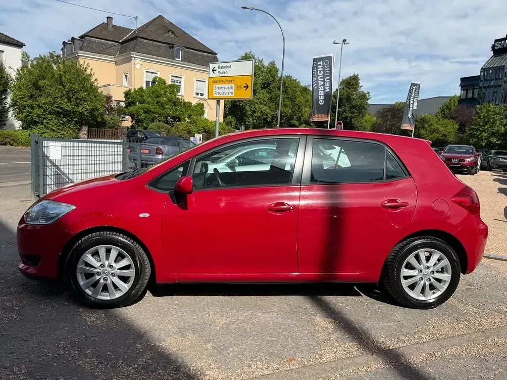 Gebraucht Toyota Auris Executive 124 PS (91 kW) 2008 Crimson red Kleinwagen