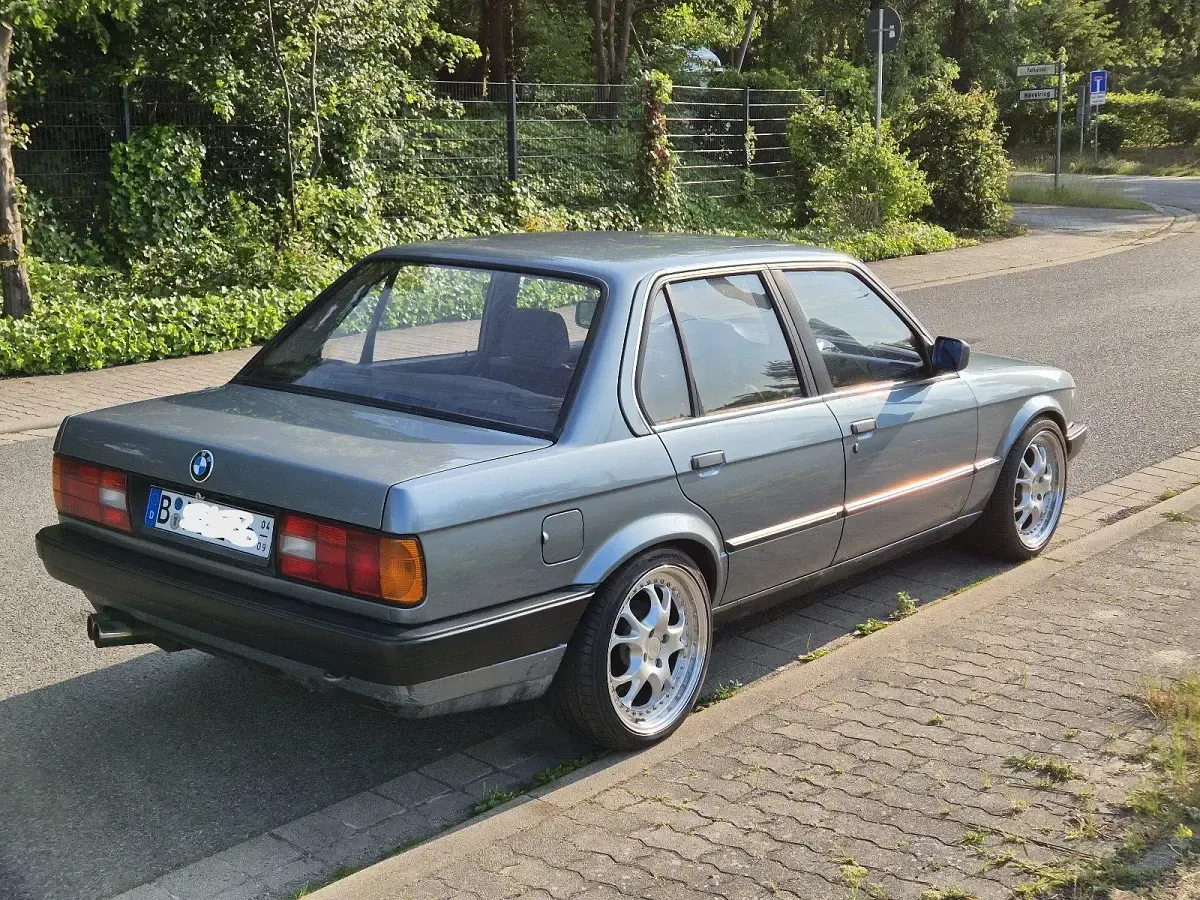 Gebraucht BMW 320 129 PS (94 kW) 1988 Blau Limousine