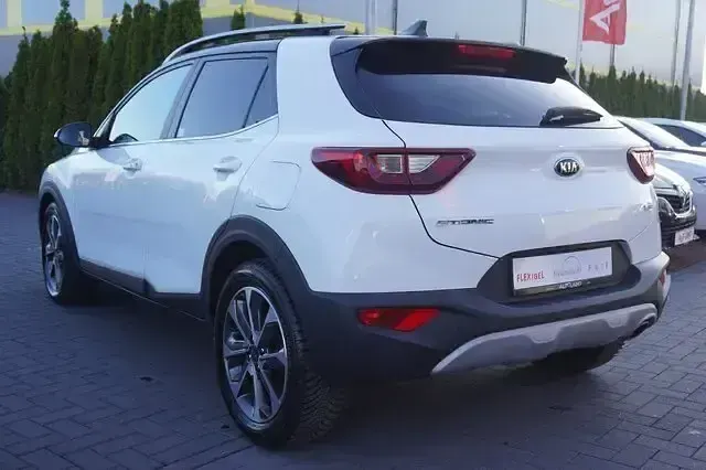 Gebraucht Kia Stonic 99 PS (72 kW) 2021 Weiß SUV