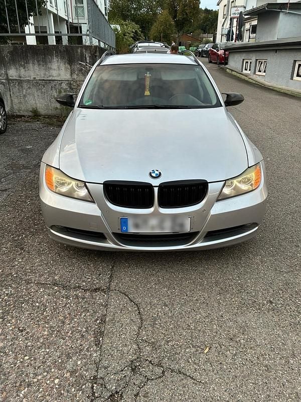 Silber Gebraucht 2007 BMW 320 Kombi | 700 € (Superpreis) - Bild 1/4