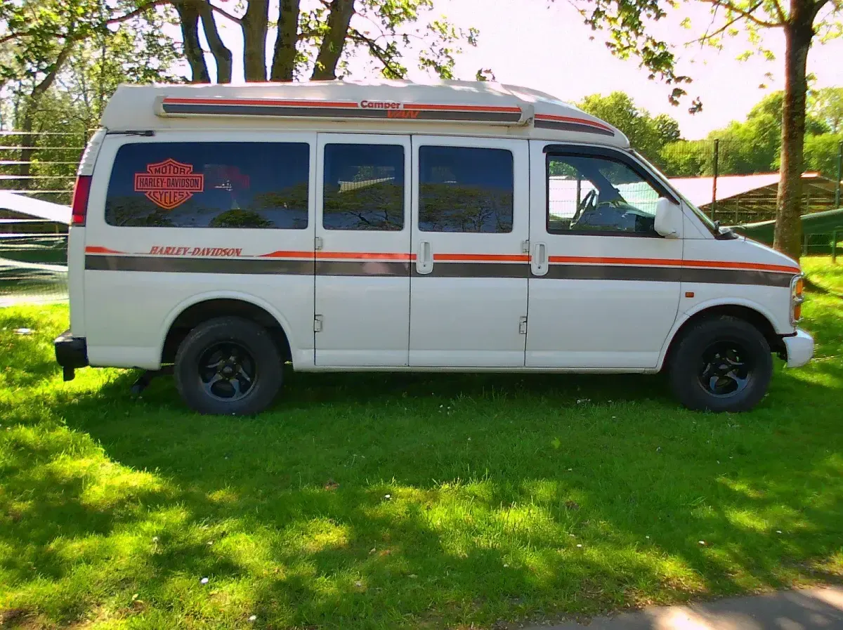Second-hand Chevrolet Express 256 CP (188 kW) 2001 Alb Monovolum