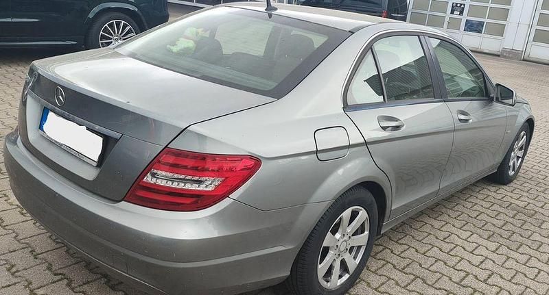 Gebraucht Mercedes C180 156 PS (114 kW) 2011 Silber Limousine