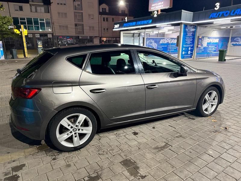 Grau Gebraucht 2017 Seat Leon FR Limousine | 12.500 € (Teuer) - Bild 1/4