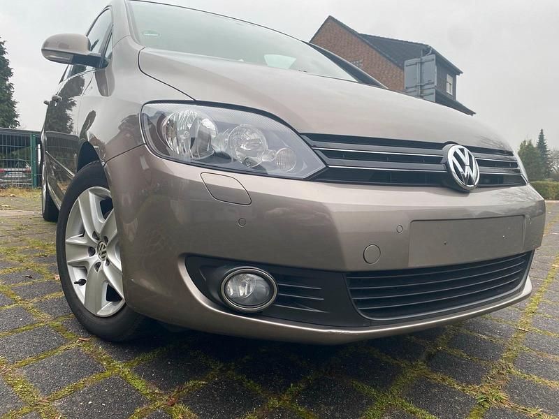 Braun Gebraucht 2009 VW Golf Plus Cross Van / Kleinbus | 8.450 € (Etwas zu teuer) - Bild 1/4
