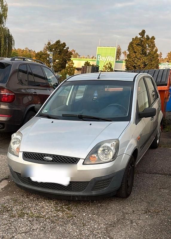 Grau Gebraucht 2006 Ford Fiesta Kleinwagen | 1.550 € (Fairer Preis) - Bild 1/2