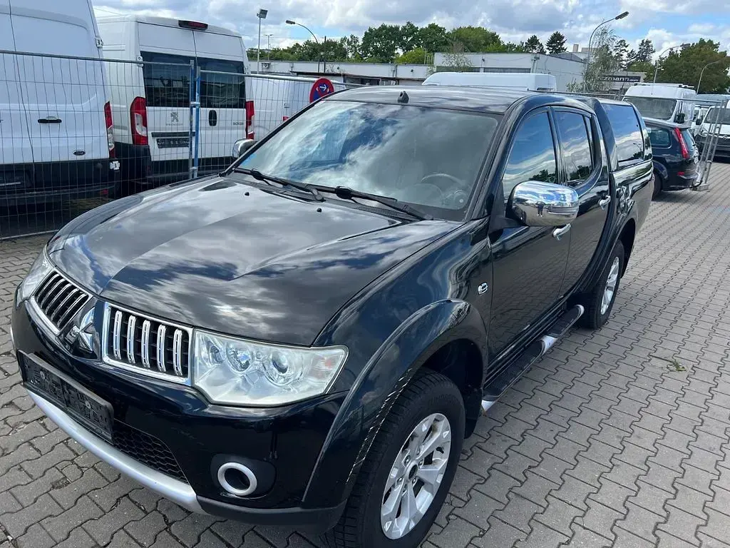 Gebraucht Mitsubishi L200 178 PS (130 kW) 2012 Violet Pickup