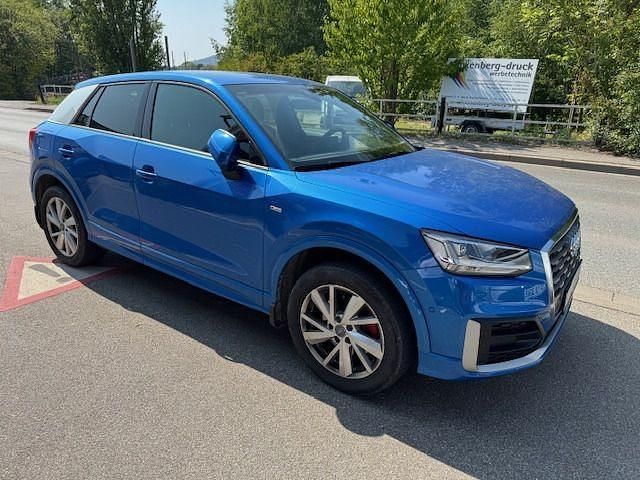 Arablau kristalleffekt (metallic) Gebraucht 2019 Audi Q2 S-Line SUV | 21.475 € (Guter Preis) - Bild 1/4
