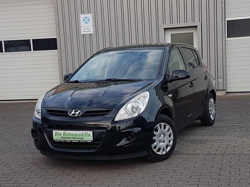 Schwarz Gebraucht 2012 Hyundai i20 Kleinwagen | 4.250 € (Fairer Preis) - Bild 1/4