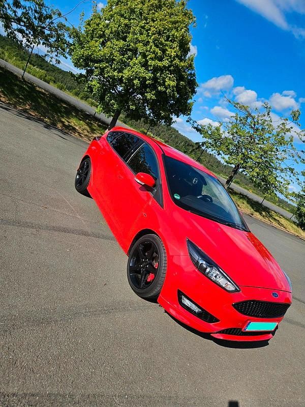 Gebraucht Ford Focus Sport 150 PS (110 kW) 2017 Rot Limousine
