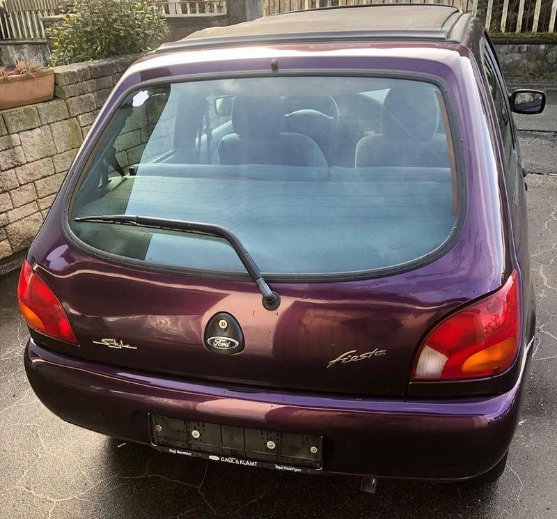 Gebraucht Ford Fiesta Style 60 PS (44 kW) 1999 Violet Kleinwagen