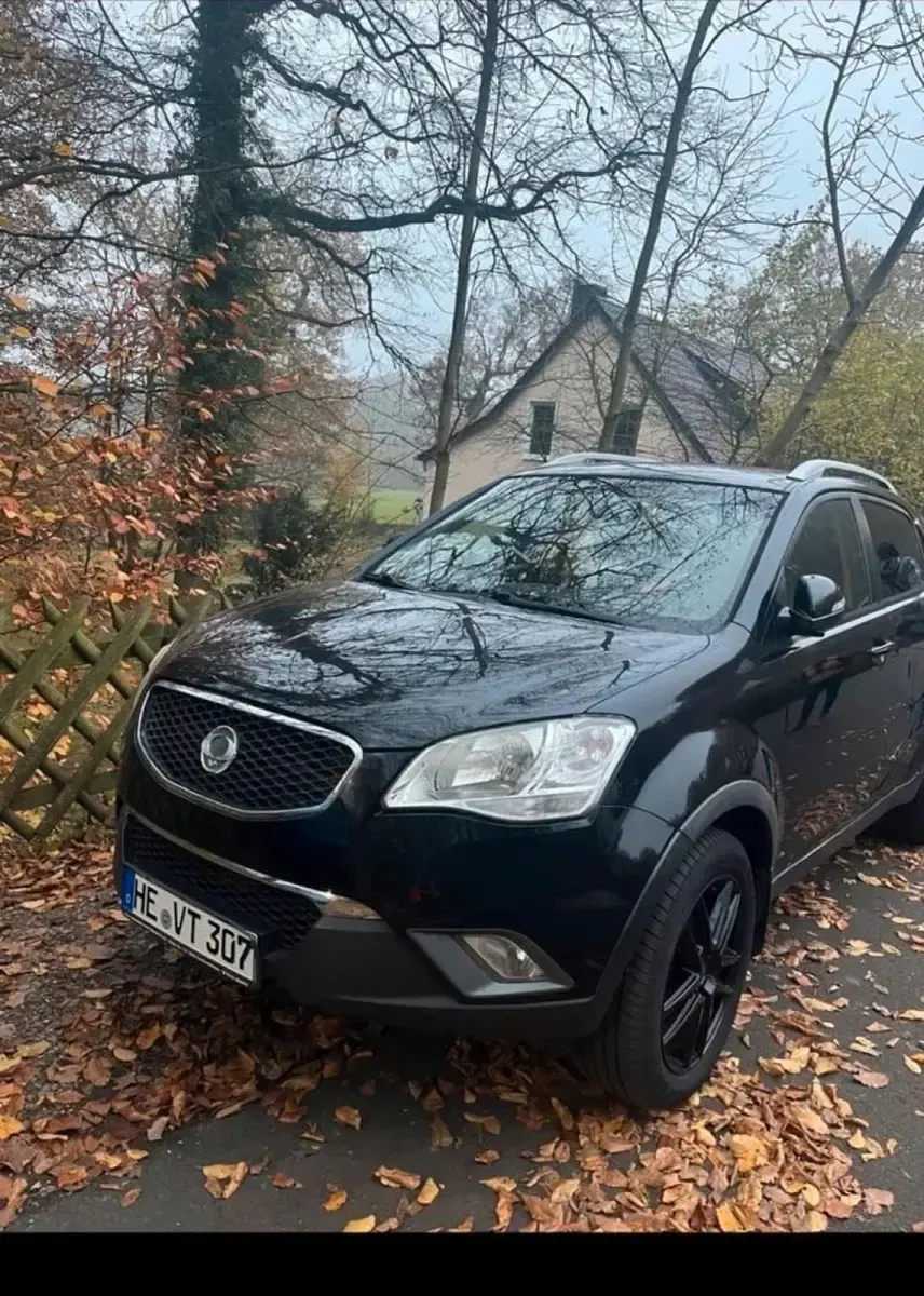 Gebraucht SsangYong Korando 175 PS (128 kW) 2011 Schwarz SUV