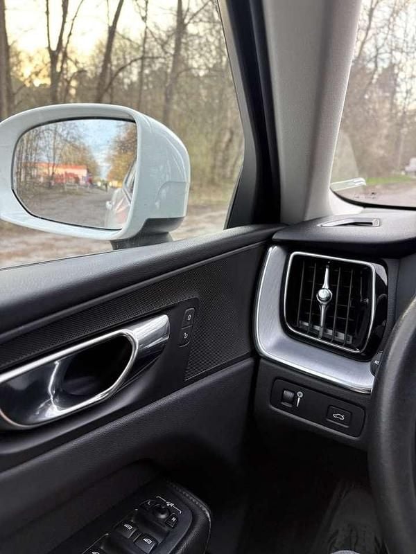 Gebraucht Volvo XC60 Momentum 190 PS (139 kW) 2018 SUV