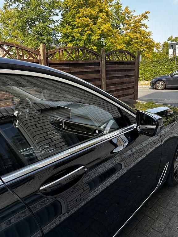 Gebraucht BMW 730L Performance 265 PS (194 kW) 2019 Schwarz Limousine
