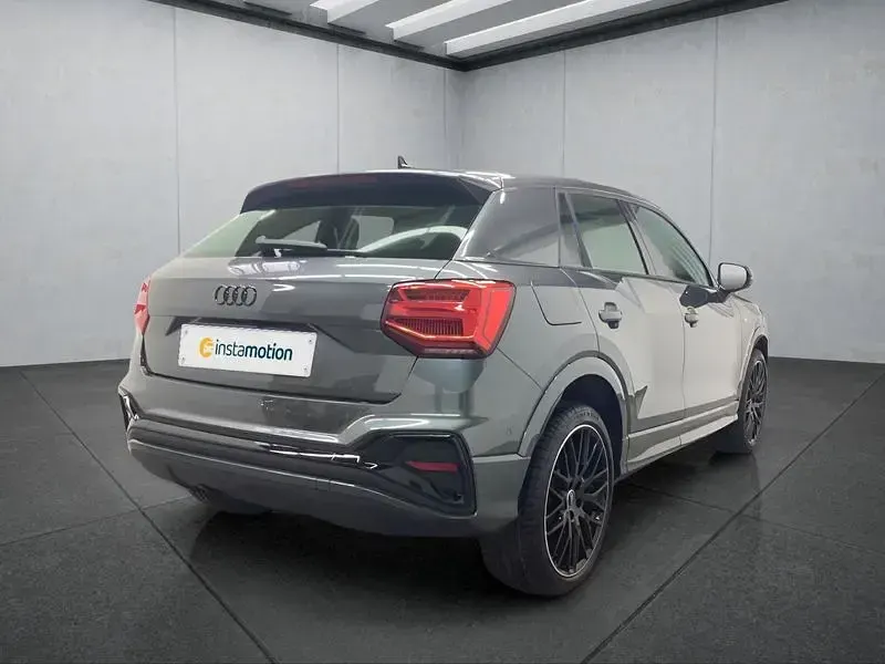 Neu Audi Q2 S-Line 150 PS (110 kW) 2025 Grau SUV