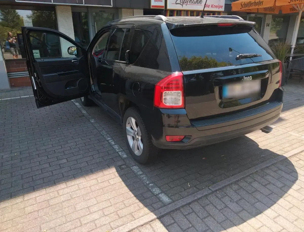 Gebraucht Jeep Compass 156 PS (114 kW) 2011 Schwarz SUV