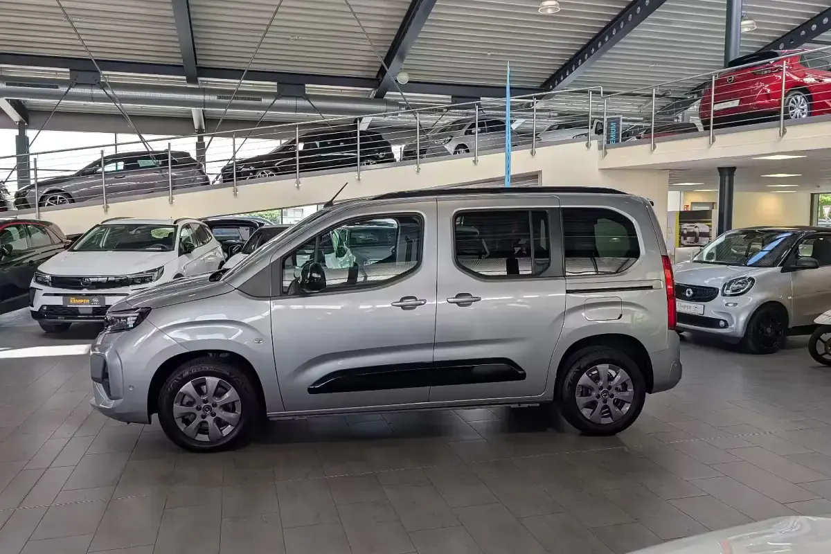 Gebraucht Opel Combo 131 PS (96 kW) 2024 Grau Van / Kleinbus