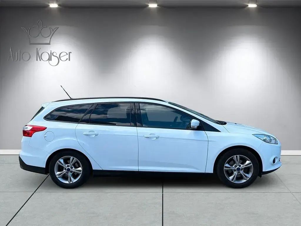 Gebraucht Ford Focus 125 PS (91 kW) 2013 Weiß Limousine