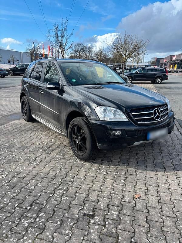Gebraucht Mercedes ML320 224 PS (164 kW) 2006 Schwarz SUV