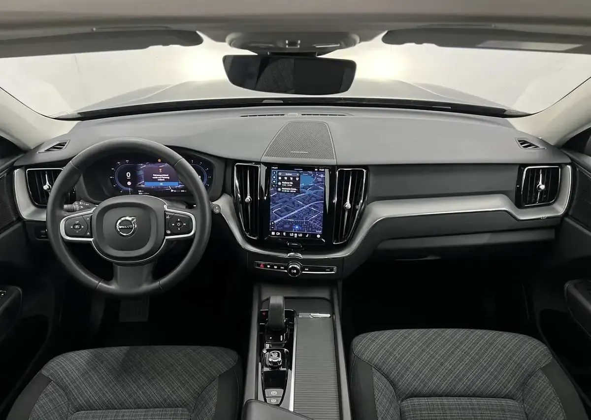Gebraucht Volvo XC60 197 PS (144 kW) 2022 Black stone SUV