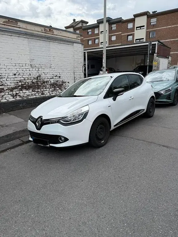 Gebraucht Renault Clio Dynamique 90 PS (66 kW) 2015 Weiß Limousine