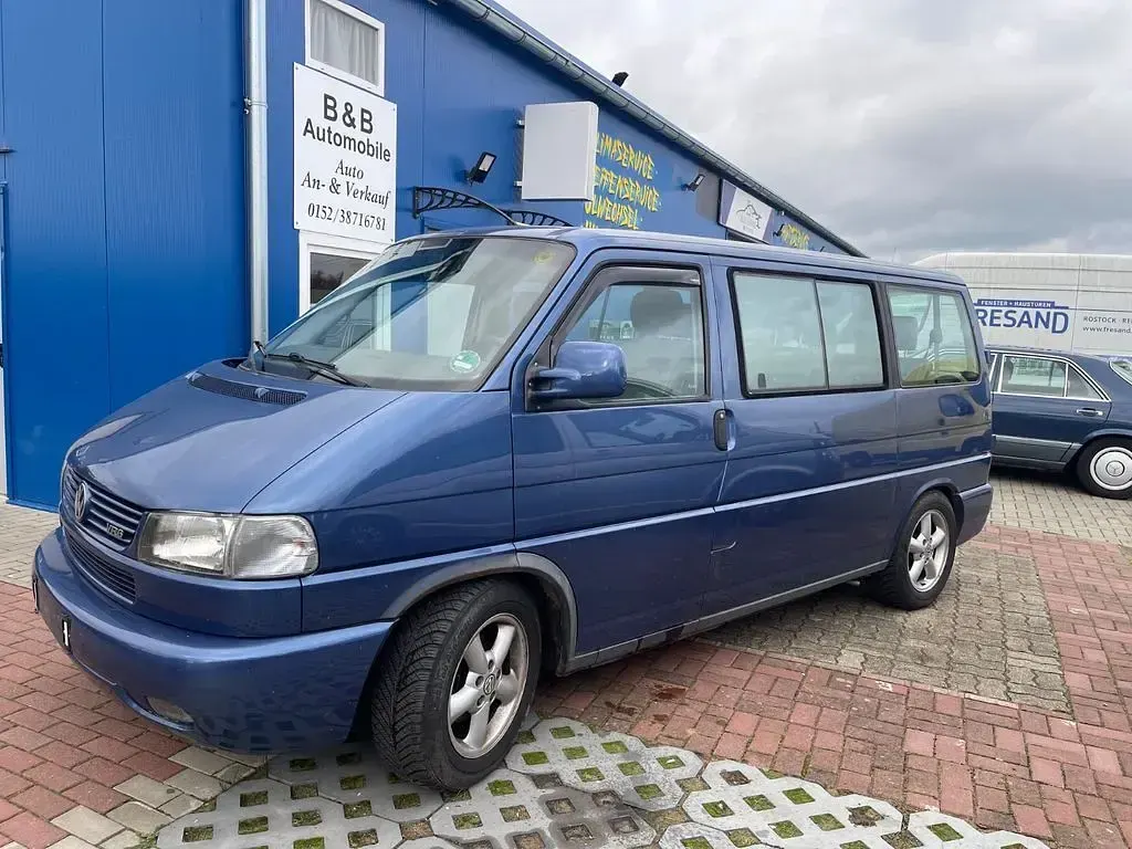 Second-hand VW Caravelle 140 CP (102 kW) 1997 Albastru Van