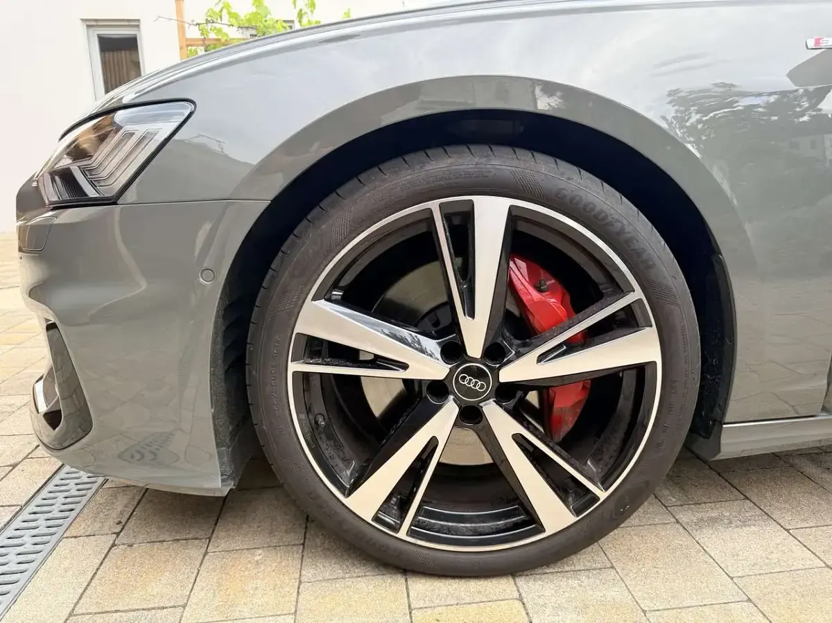 Gebraucht Audi A6 S-Line 367 PS (269 kW) 2024 Grau Kombi