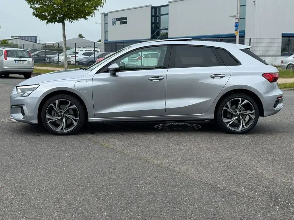 Używany Audi A3 Advanced Plus 150 KM (110 kW) 2024 Srebrny Sedan/Limuzyna