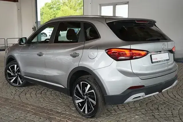Neu MG ZS Luxury 197 PS (144 kW) 2026 Silber SUV