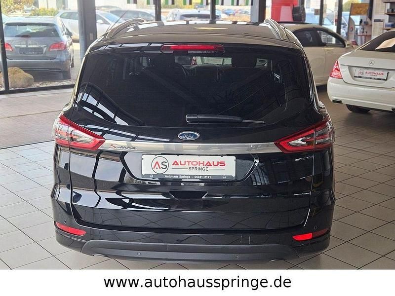 Gebraucht Ford S-MAX Titanium 160 PS (117 kW) 2016 Schwarz Van / Kleinbus