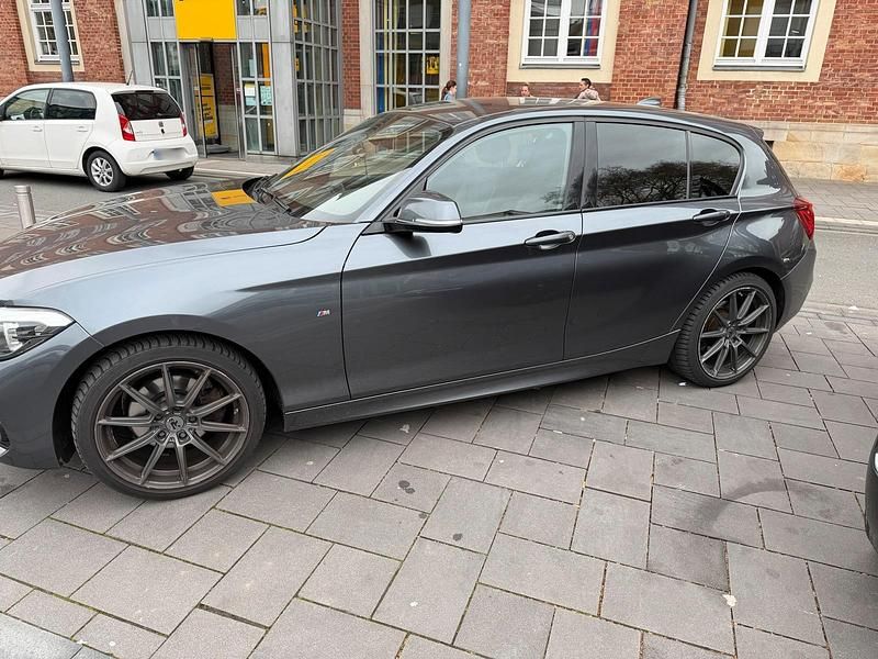 Gebraucht BMW 120 200 PS (147 kW) 2019 Grau Kleinwagen