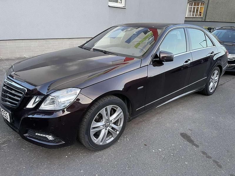 Gebraucht Mercedes E350 Avantgarde 231 PS (169 kW) 2009 Braun Limousine